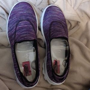 Sketchers Go Walk Sneakers Women's size 9